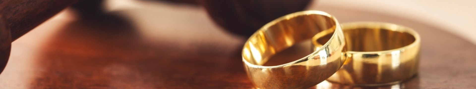 wedding rings on table with gavel during Florida no-contest divorce